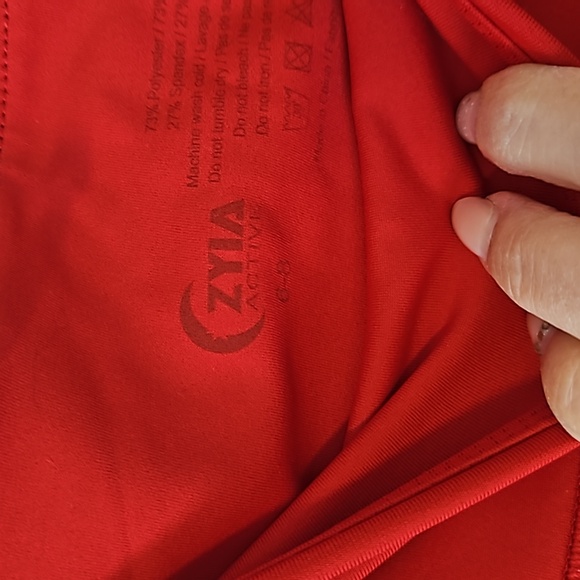 Zyia Light 'n Tight Pocket High-Rise Capris 20" (6-8) - Picture 7 of 9